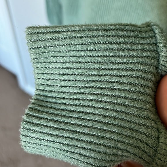Green Ribbed Sweater - Picture 5 of 5